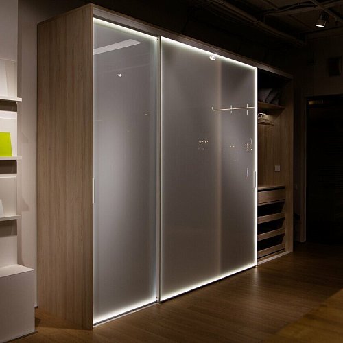 Шкаф с подсветкой