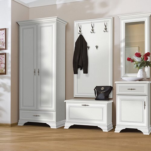 Белая прихожая