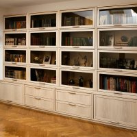 Книжный шкаф